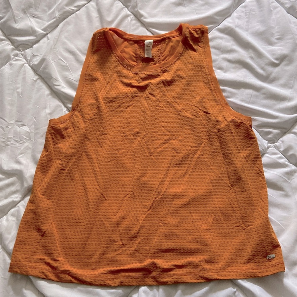 Mario’s size L orange tank